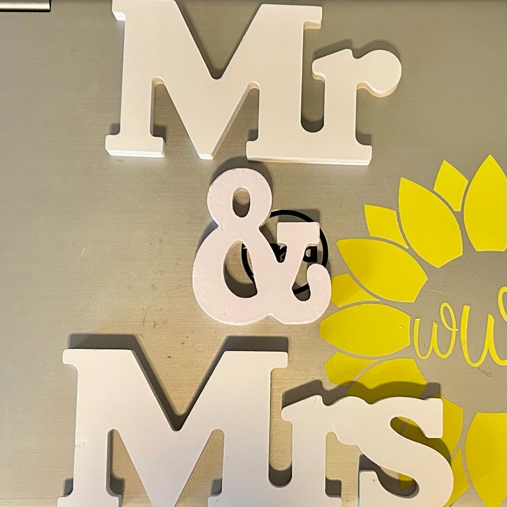 White 'Mr & Mrs' Decorative Sign